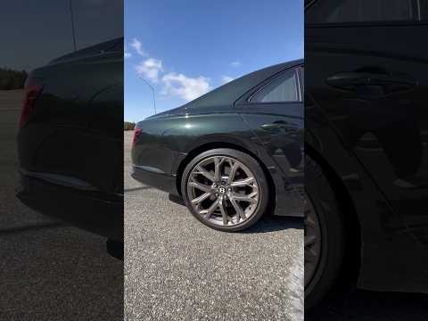 The $300K Bentley Flying Spur Speed is a 207MPH beast! 🤯