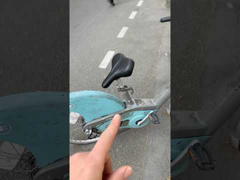 DAS bedeutet ein umgedrehter SATTEL in PARIS… #zukunft #stadt #bikesharing #fahrrad